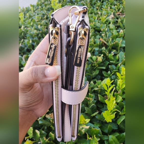 Michael Kors Wallet Vanilla Pink - Picture 5 of 9